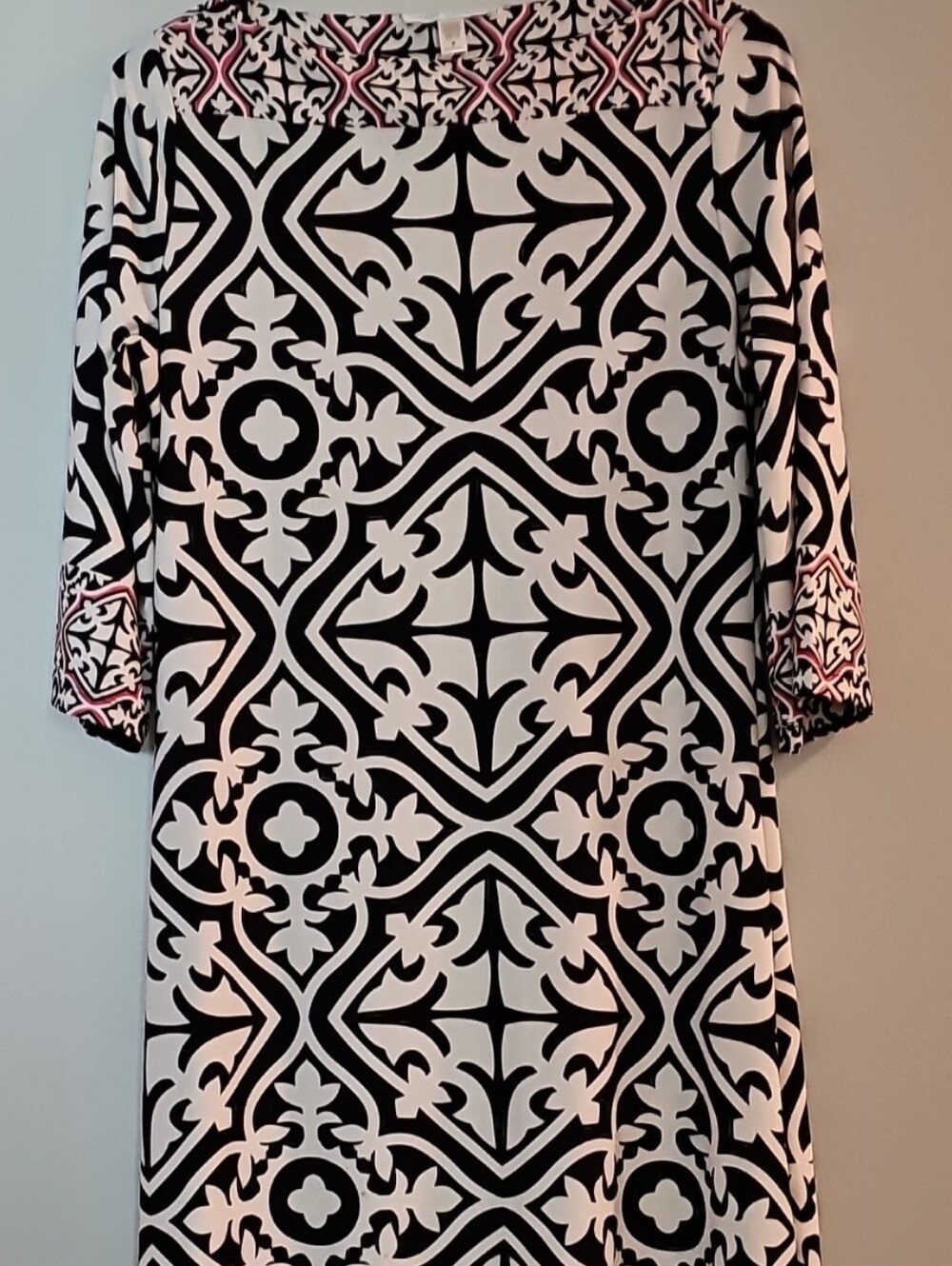 Black and White Geometric Long-Sleeve Shift Dress with Pink Trim
